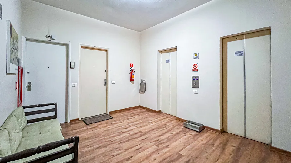 Hall das salas no Edifício Rena