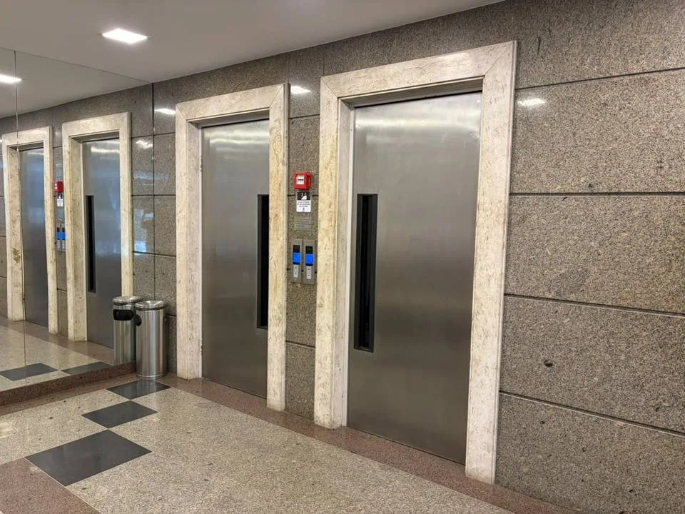 Hall elevadores no Villa Di Genova